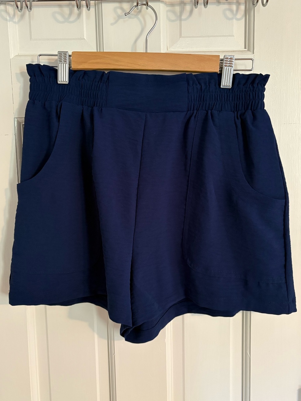 Navy High-Waist Pull-On Women’s Shorts, size L